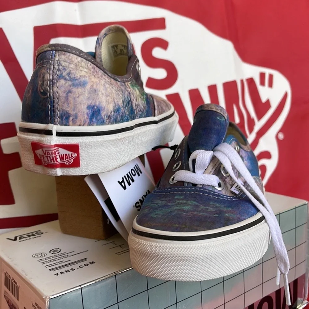 Vans Authentic
(MoMA) Claude Monet
VNOA2Z5118H
WMNS sneakers - Picture 13 of 16